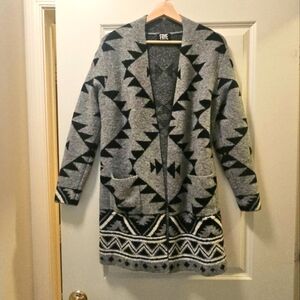 FRYE Women's Geometric Gray and Black Sweater